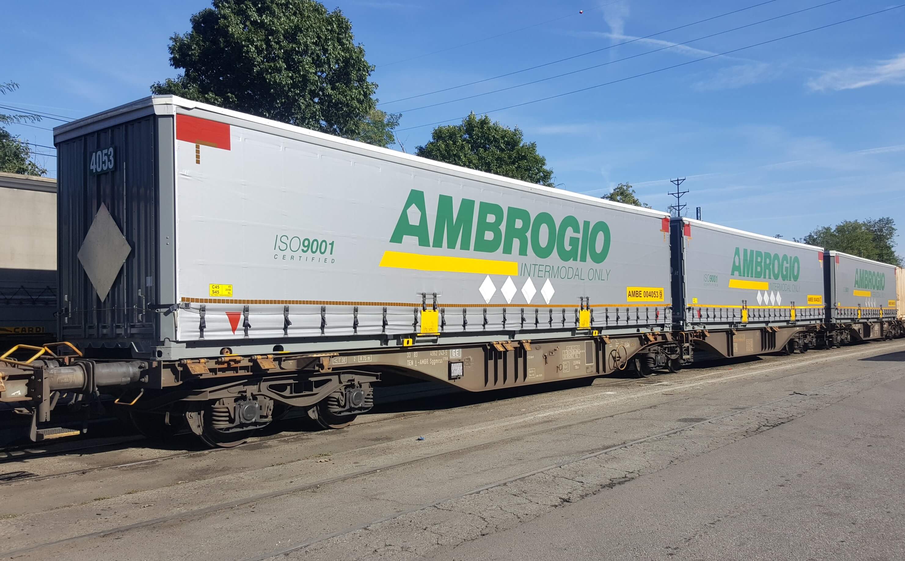 Treintransport vermindert CO₂-uitstoot met 75% en bespaart bijna 1.000 km wegtransport.